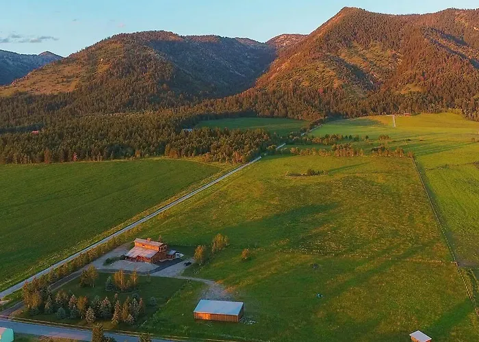 'the Barn At Dancing Deer Ranch' In Bedford